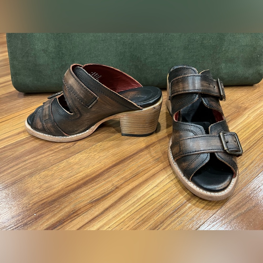 Freebird, 100% leather, Brown slides in size 8!